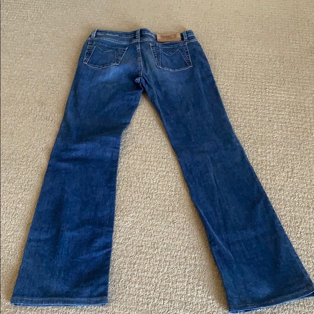 Classic low waist, boot cut jean